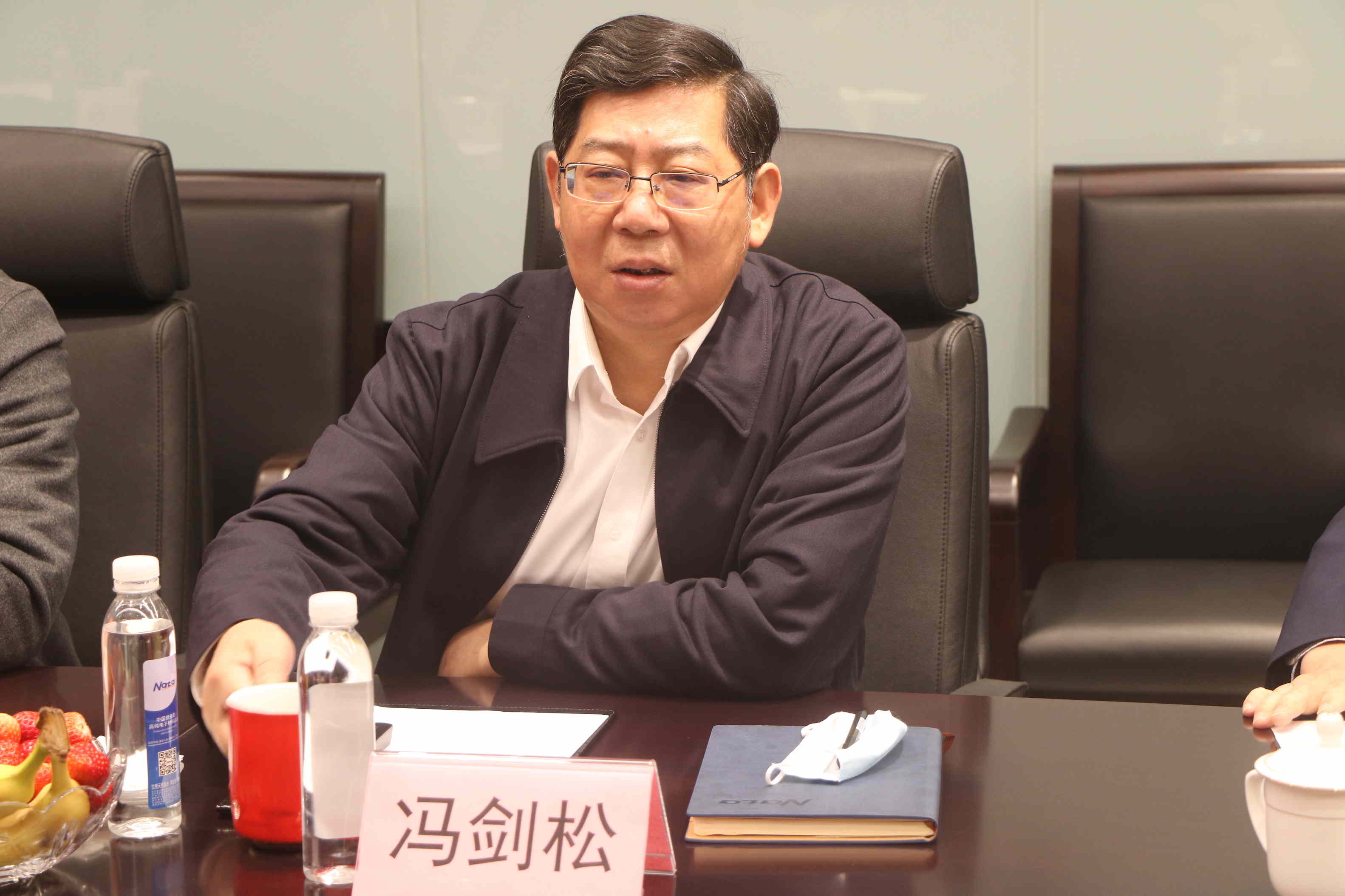  內(nèi)蒙古烏蘭察布市委副書(shū)記、市長(zhǎng)奇飛云調(diào)研南大光電(圖1)